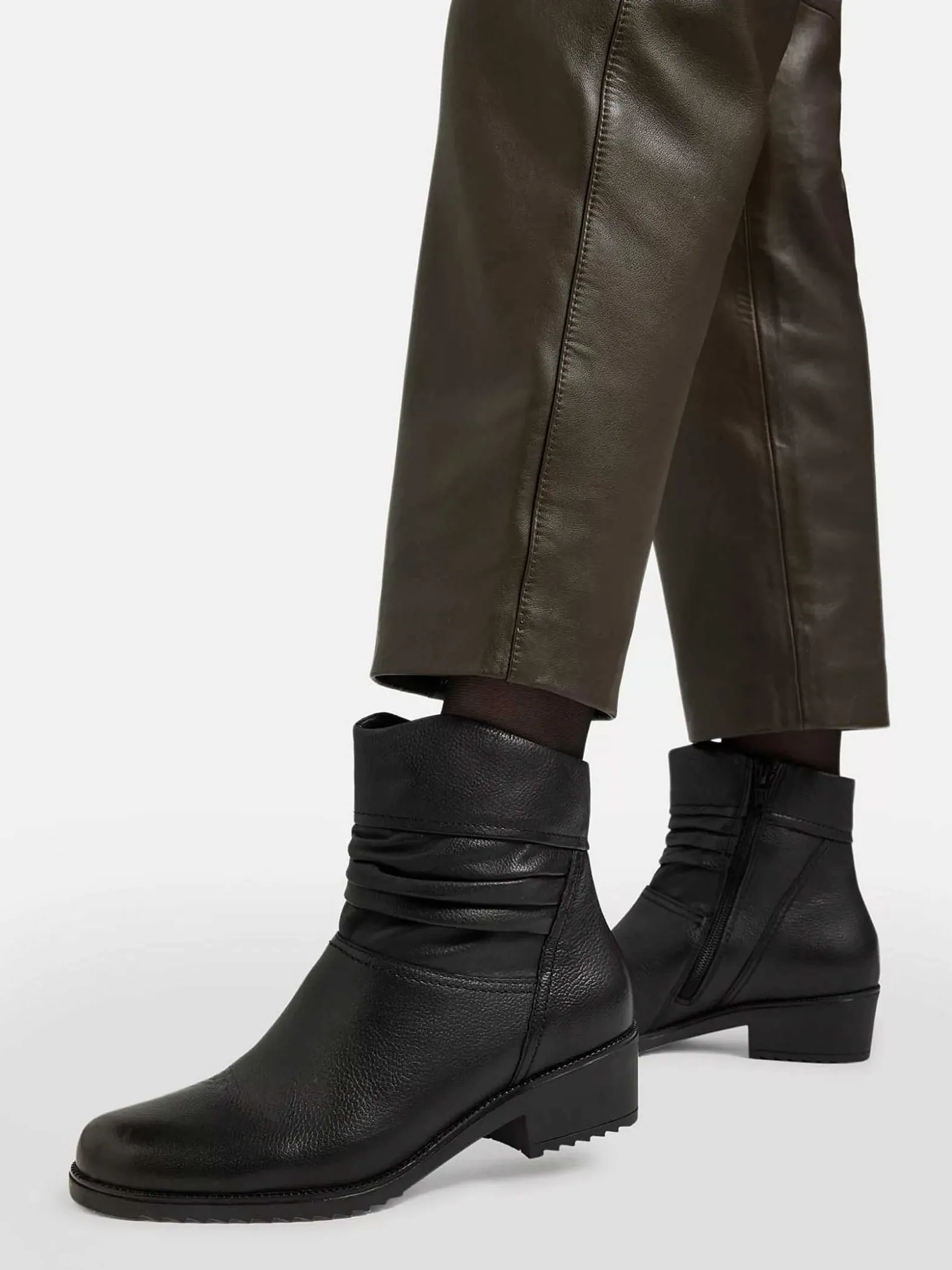 Medicus Zwarte Leren Comfort Enkellaars-Dames Enkellaarzen & Boots